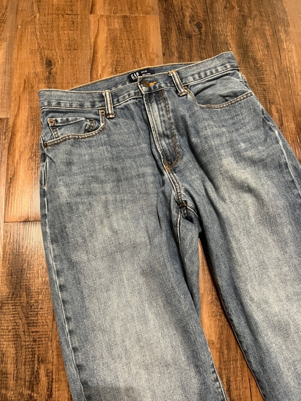 GAP Men’s Relaxed Jeans 
32 x 32